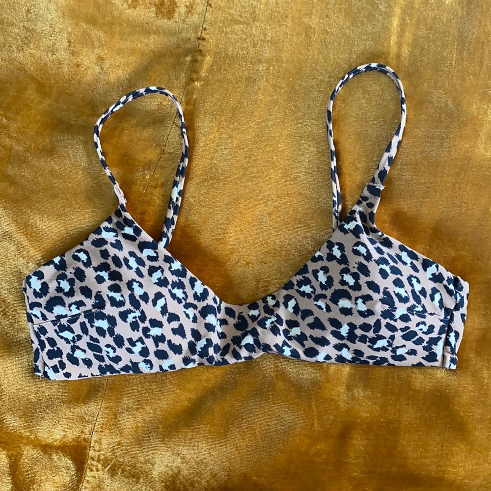 ✨LAST CHANCE!✨Aerie Leopard Print Bikini Top
